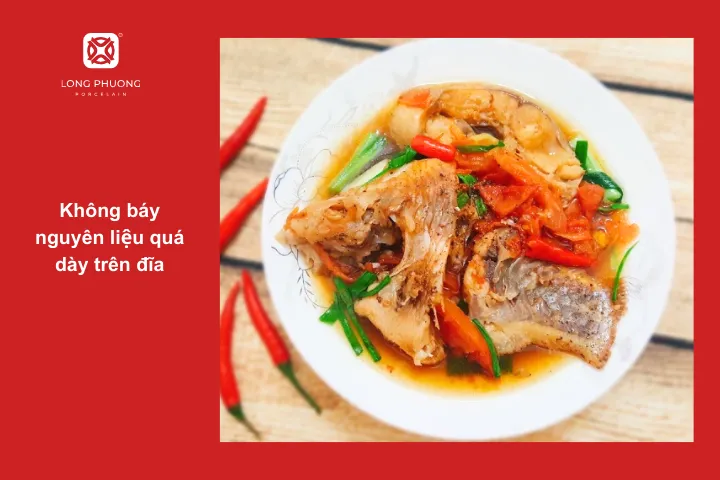 Không bày quá nhiều nguyên liệu trên 1 đĩa tránh chật chội