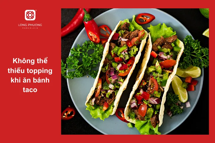 Các loại rau và sốt không chỉ giúp món ăn tăng hương vị hơn mà còn bắt mắt thêm nhiều lần