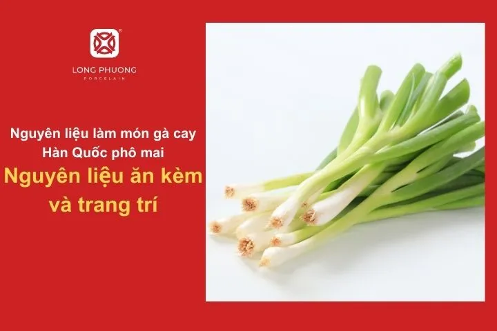 Hành lá, mè rang và rau củ trang trí đẹp mắt cho món gà cay