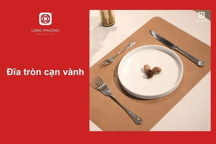 Đĩa tròn vành thấp giúp tokbokki dàn đều, dễ lắc đều phô mai