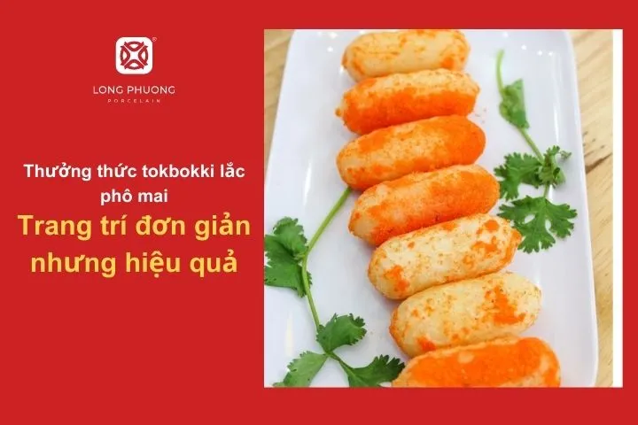 Trí tokbokki đơn giản với rau thơm và mè rang nhưng vẫn cuốn hút