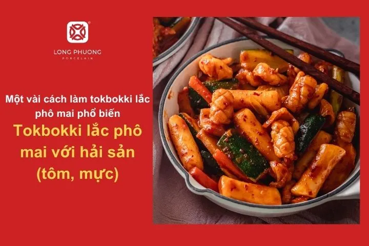 Tokbokki cùng tôm và mực tươi chiên giòn, phủ phô mai sánh mịn