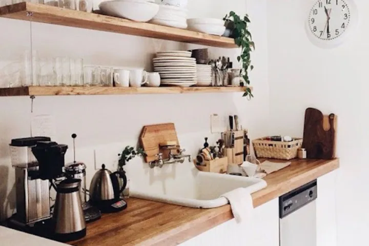 Một căn bếp với đầy đủ những vật dụng cần thiết