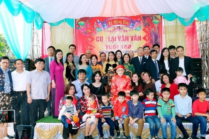 Mừng thọ tuổi 100 gọi là gì? Cùng khám phá chi tiết dưới đây nhé