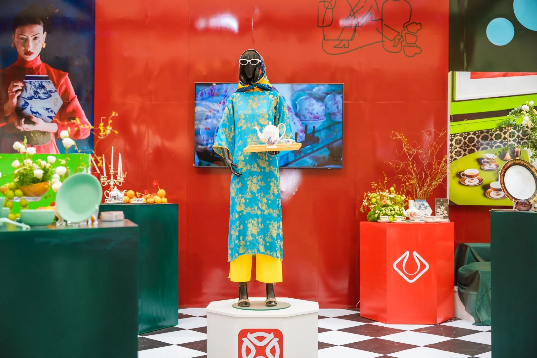 Thương hiệu sứ đầu tiên kết hợp gốm sứ và thời trang