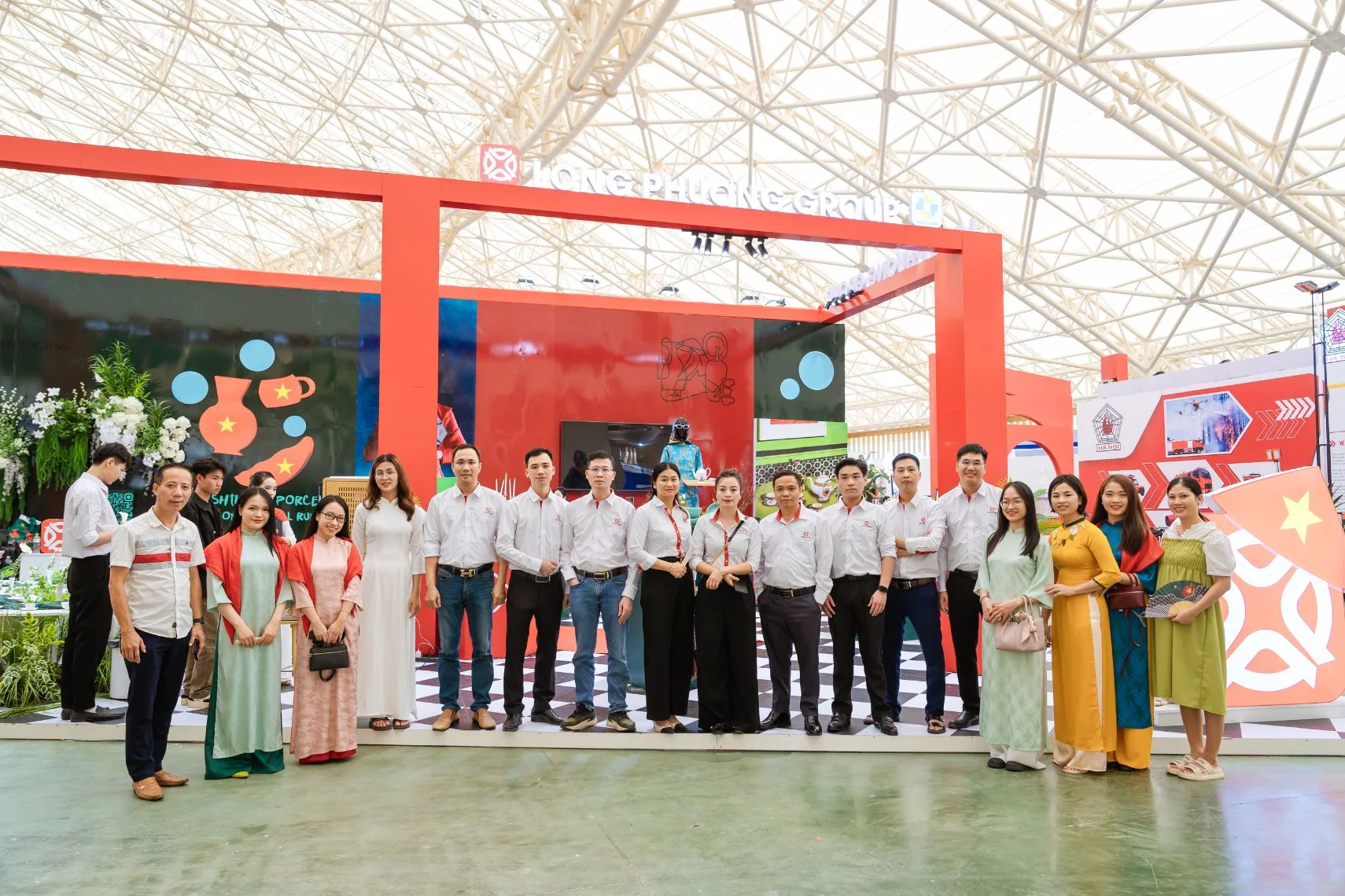 Sứ Long Phương tự hào góp mặt tại triển lãm quốc gia A80