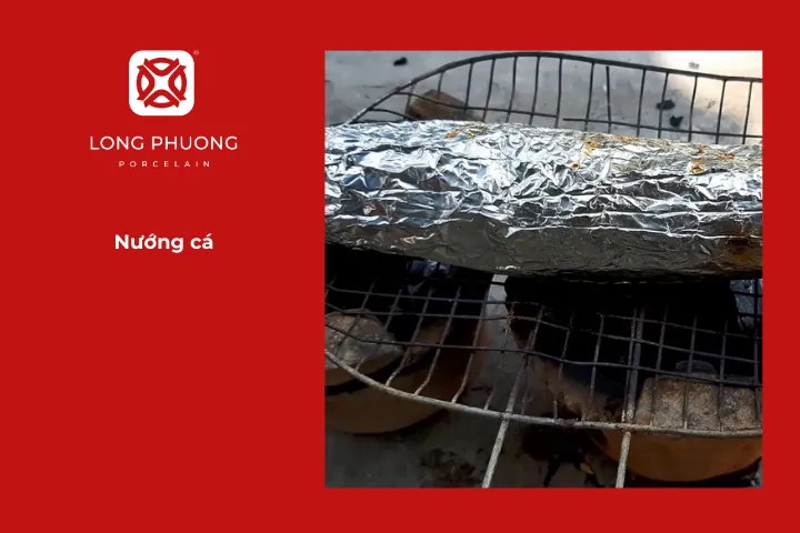 Tránh làm rách hoặc để hở giấy bạc, vì cá có thể bị cháy trong quá trình nướng