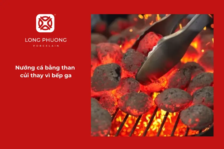 Chỉ có than củi mới tạo ra hương thơm đặc trưng và lớp khói quyện vào thịt cá