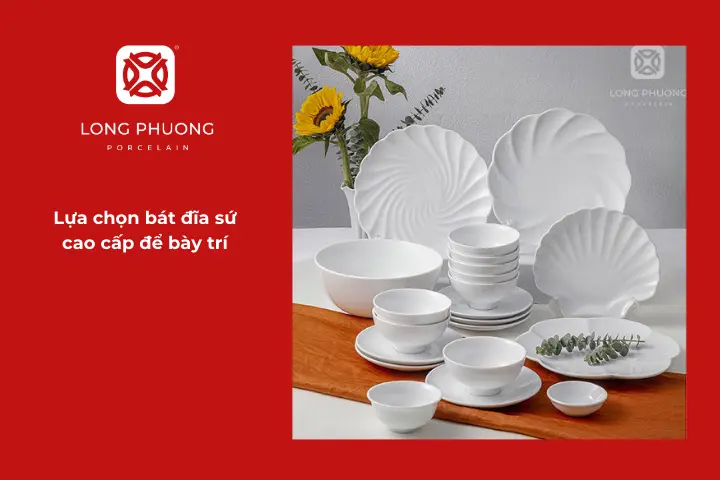 Sự kết hợp giữa món ăn dân dã và bộ bát đĩa sứ cao cấp giúp món ăn trở nên nổi bật