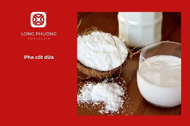 Xay nước cốt dừa và sữa đặc tạo lớp kem dừa sánh mịn