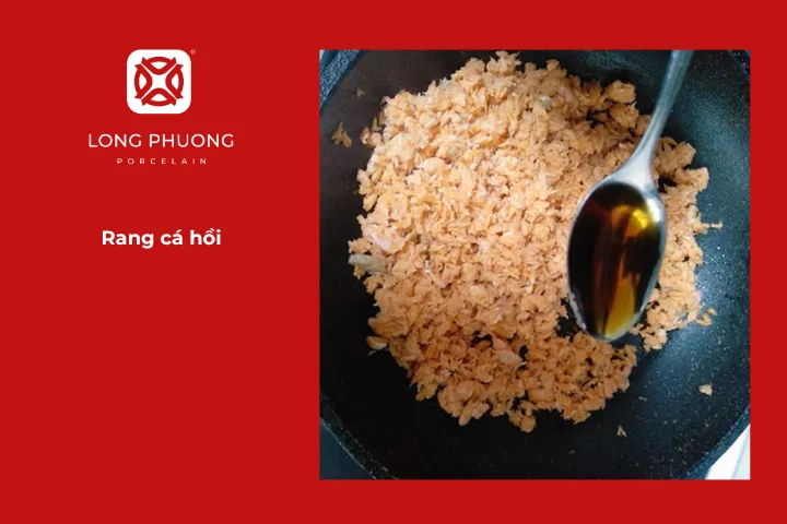 Cho cá hồi đã xé tơi vào chảo chống dính, rang trên lửa nhỏ khoảng 5 phút