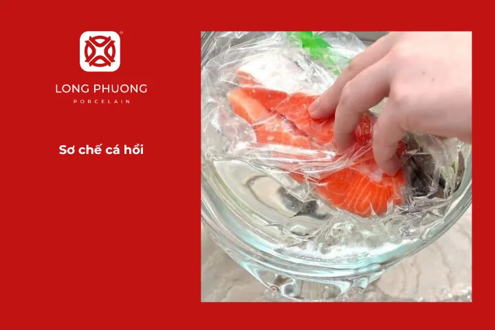 Sơ chế cá hồi cho món canh chua cá hồi dọc mùng