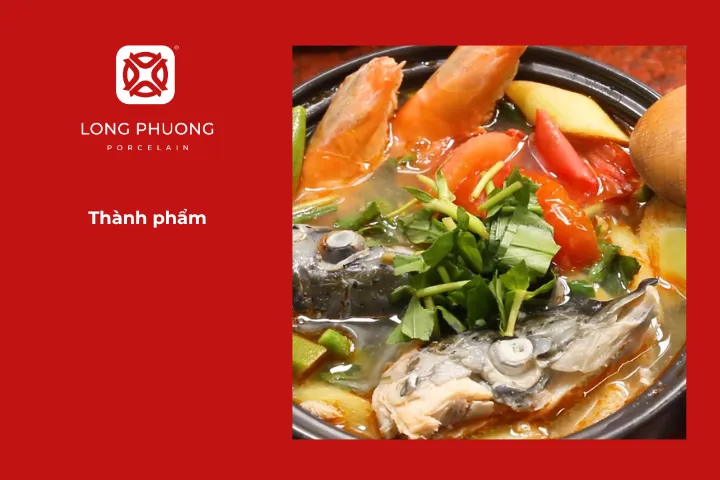 Hoàn thiện món canh chua đầu cá hồi