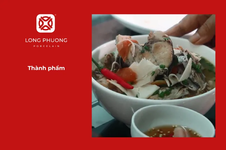 Hoàn thiện món canh chua cá thu với măng chua