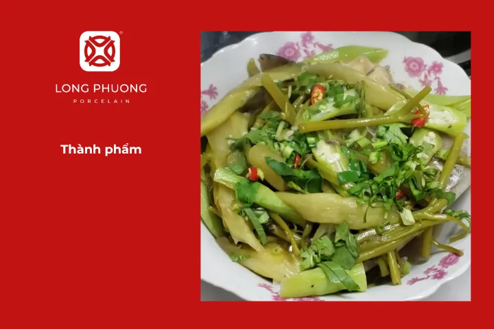 Hoàn thiện món cá thu nấu canh chua với rau muống