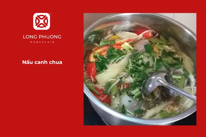 Nấu canh chua cho món canh chua cá thu với dứa
