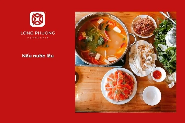 Nấu nước dùng cho lẩu cá hồi chua cay