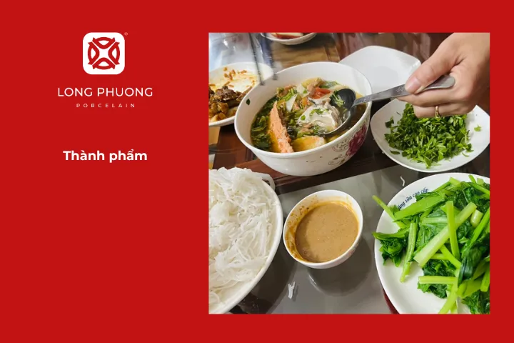 Hoàn thành món lẩu cá hồi măng chua