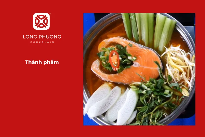 Hoàn thành món lẩu cá hồi chua cay