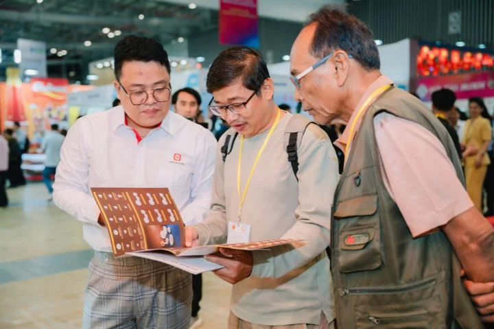 Sứ Long Phương uy tín với dịch vụ khách hàng chuyên nghiệp tại TP.HCM