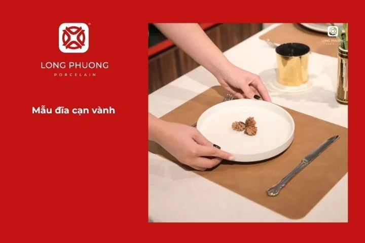 Đĩa cạn vành sứ Long Phương dùng bày khô cá lóc sốt me