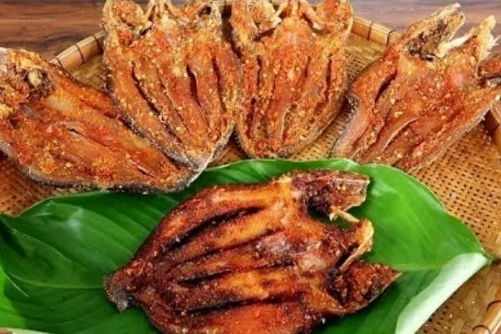 Khô cá lóc 1 nắng chuẩn bị chế biến thành 7 món ngon dễ làm tại nhà