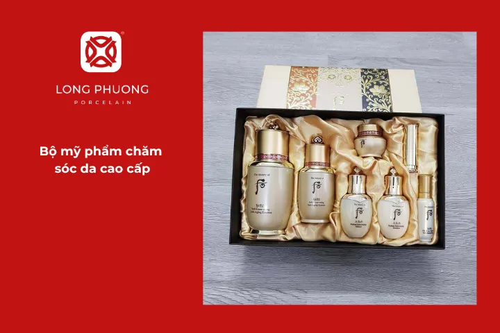 Đối với đối tác nữ, bộ mỹ phẩm đến từ thương hiệu uy tín sẽ là lựa chọn tinh tế