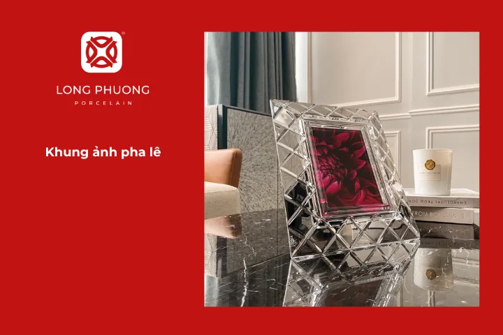 Một chiếc khung ảnh pha lê lấp lánh là món quà tặng đối tác tinh tế, mang tính kỷ niệm lâu dài
