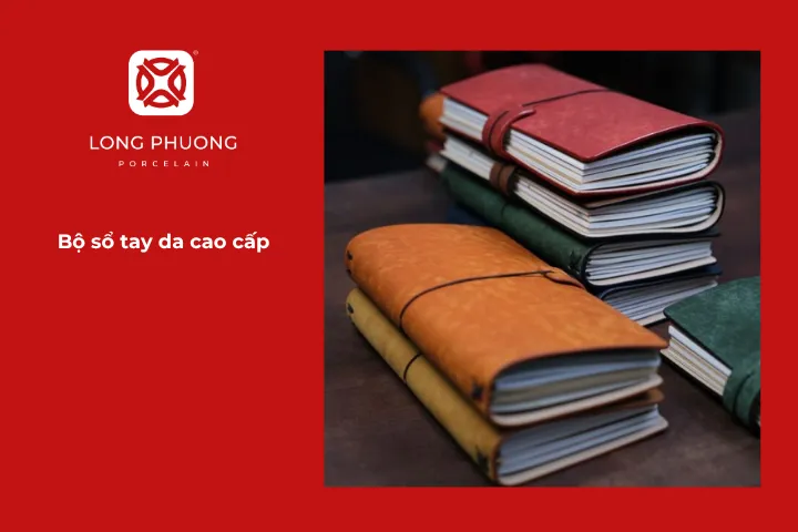 Sổ tay bọc da tinh xảo sẽ là người bạn đồng hành trong các buổi họp hay chuyến công tác của đối tác