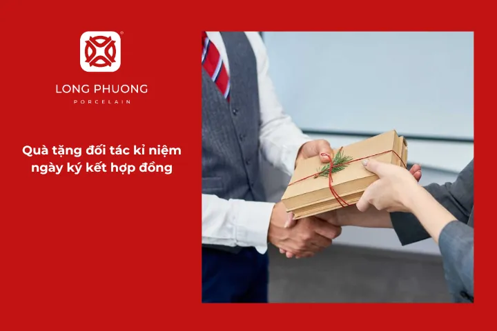 Tặng quà vào ngày ký kết hợp đồng là cách để củng cố niềm tin giữa hai bên