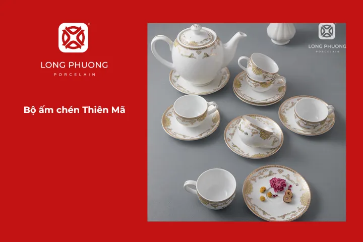 Bộ ấm chén sang trọng, được làm từ sứ cao cấp, mạ vàng thật này đến từ Sứ Long Phương