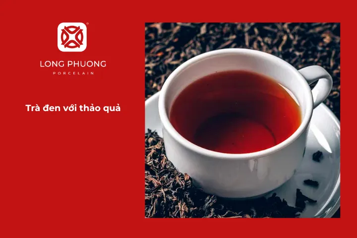 Trà đen thảo quả ấm áp là gợi ý hấp dẫn trong danh sách nên uống nước gì vào mùa đông