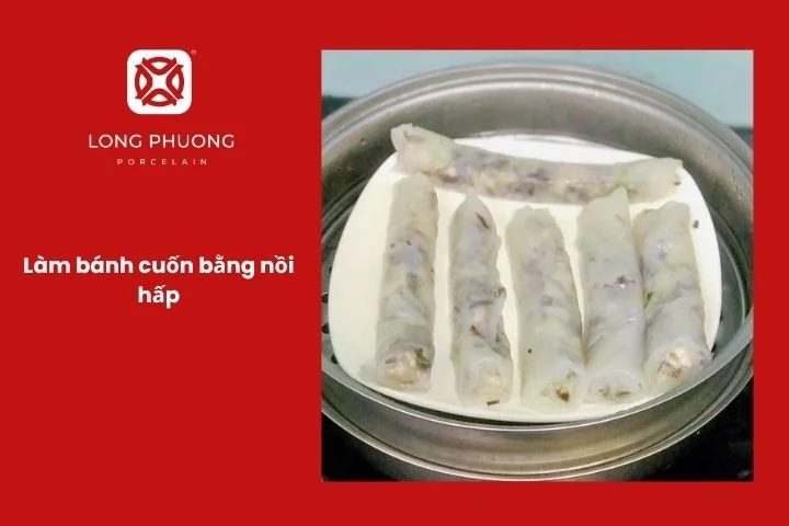 Tráng bánh cuốn bằng nồi hấp truyền thống