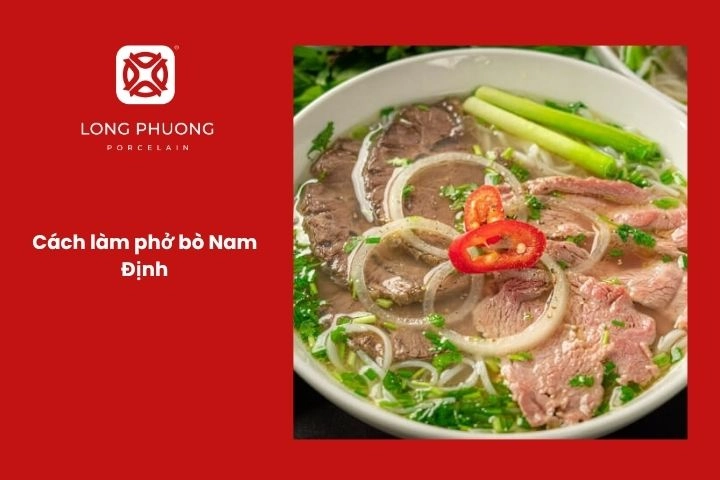 Phở Nam Định với bánh phở nhỏ, thịt bò thái mỏng và nước trong nhẹ