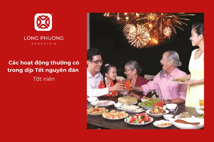 Mọi người cùng nhau dùng bữa tiệc tất niên cuối năm