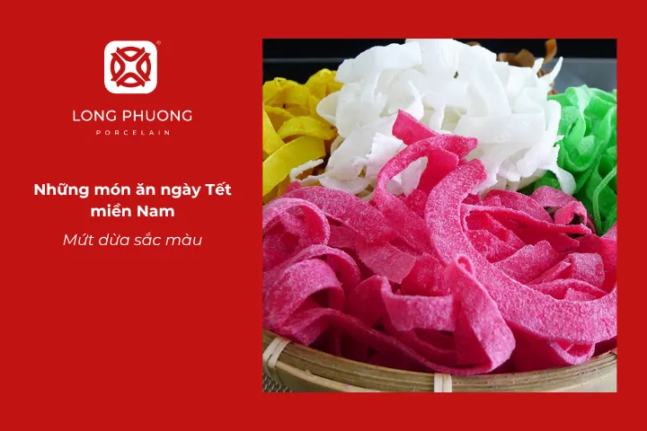 Mứt dừa được làm với nhiều màu sắc rực rỡ để đãi khách trong ngày đầu xuân