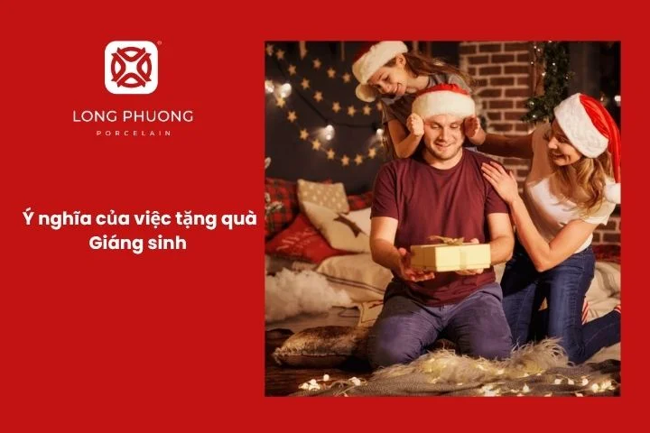 Món quà trao tay thể hiện tình yêu thương và sự gắn kết trong mùa Noel