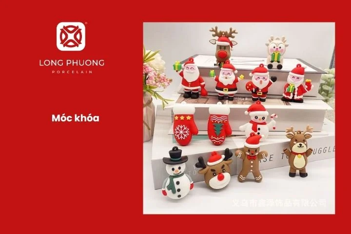 Móc khóa ông già Noel nhỏ xinh được gói làm quà tặng.