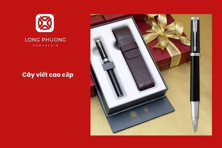 Cây bút ký cao cấp đặt trong hộp quà trang nhã.