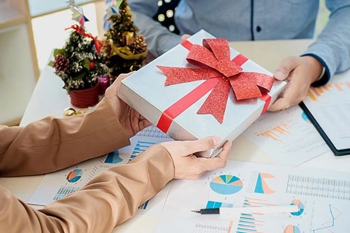 Gợi ý danh sách hơn 25 món quà sang trọng dành tặng đối tác nữ