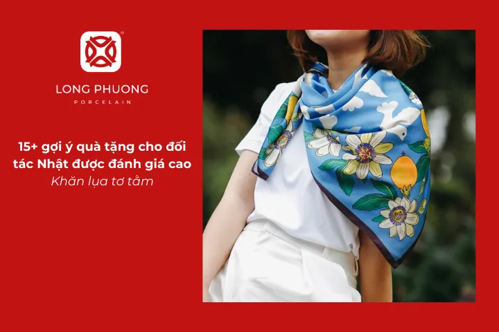 Khăn lụa tơ tằm là gợi ý tặng quà cho đối tác Nhật vừa thanh lịch vừa mang tính ứng dụng cao