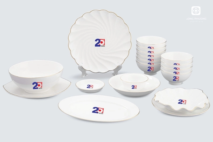 Bộ đồ ăn Hoàng Kim viền vàng in logo biểu trưng sự thịnh vượng