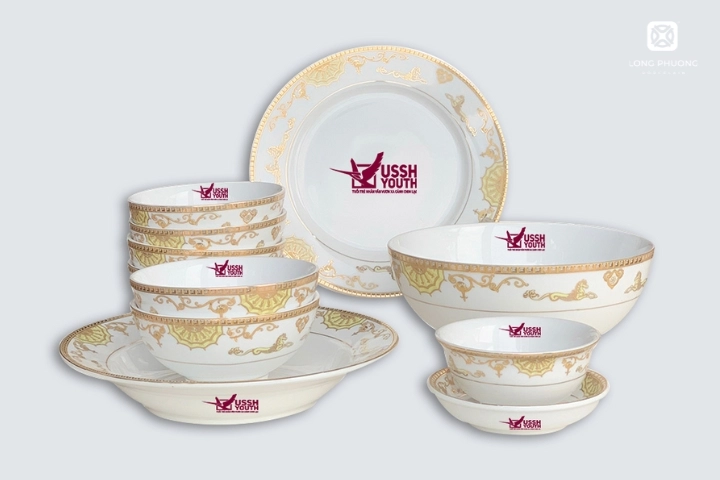 Bộ đồ ăn Thiên Mã mạ vàng in logo mang ý nghĩa thành công