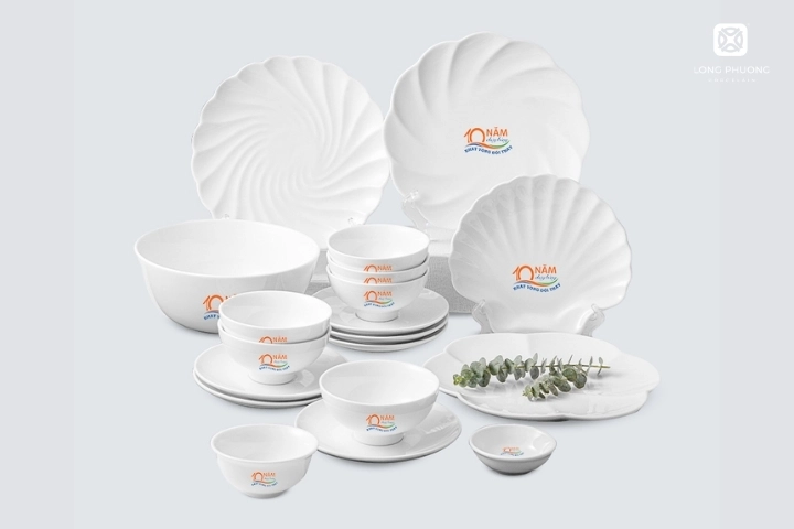 Bộ đồ ăn Đoàn Viên in logo mang ý nghĩa sum họp gia đình