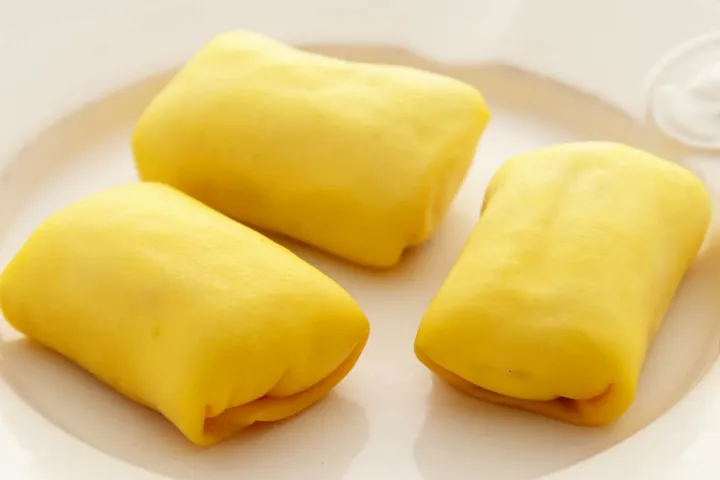 4 cách làm bánh crepe sầu riêng không thua kém gì ngoài tiệm