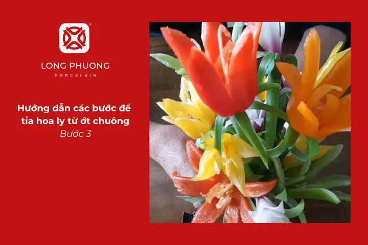 Những bông hoa ly tỉa từ ớt chuông đầy màu sắc