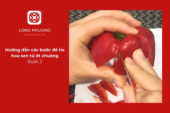 Dùng dao khéo léo tỉa từng cánh của bông hoa sen