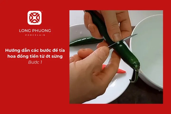 Cắt đôi trái ớt sừng