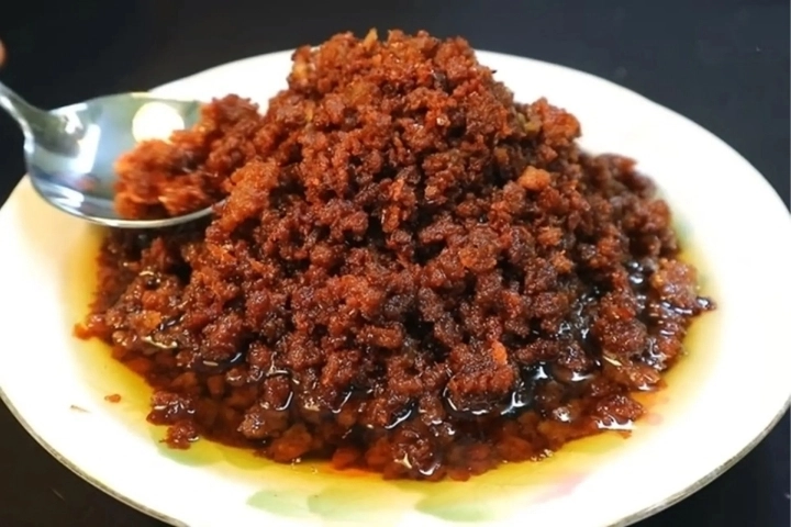 Cách làm thịt chưng mắm tép thơm ngon đậm đà cho bữa cơm gia đình